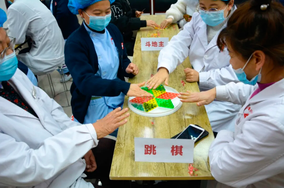 “人事三杯酒，流年一局棋”第8届棋类职工比赛圆满结束